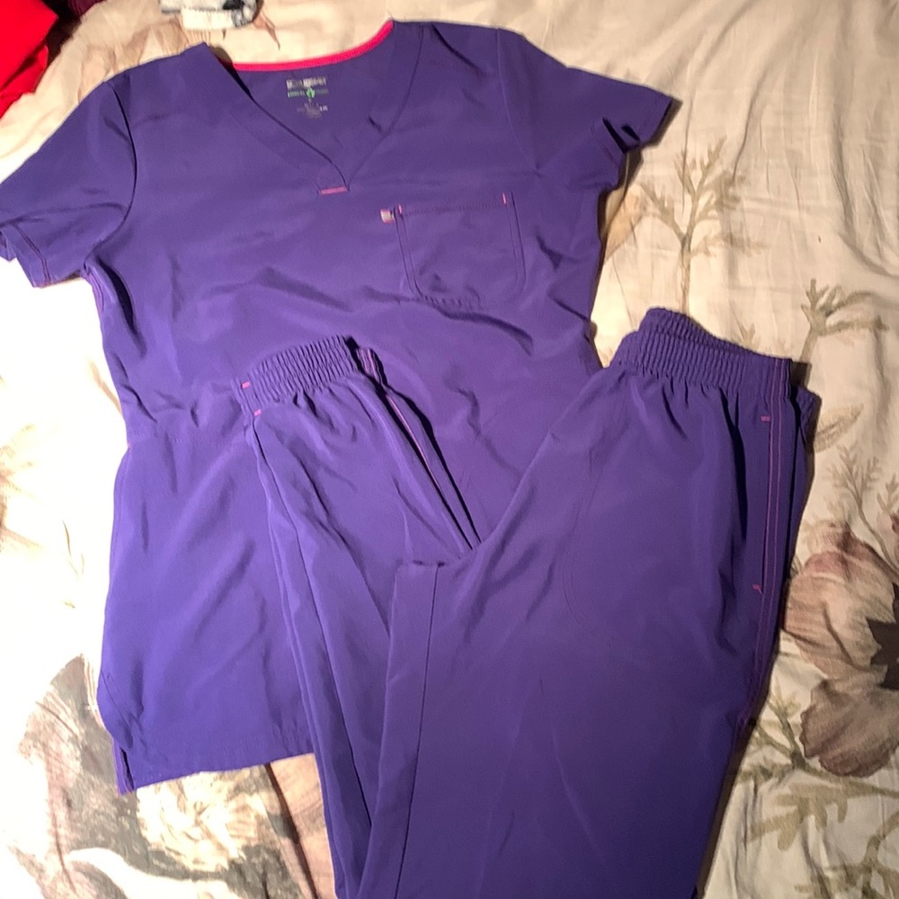 Scrubstar xs scrub set like new purple with pink stitching